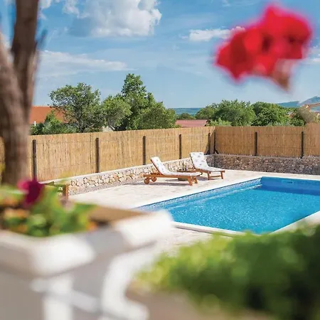 度假居 Two-bedroom Holiday In Pokrovnik