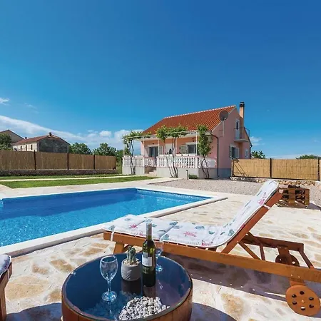 Two-bedroom Holiday In 度假居 Pokrovnik