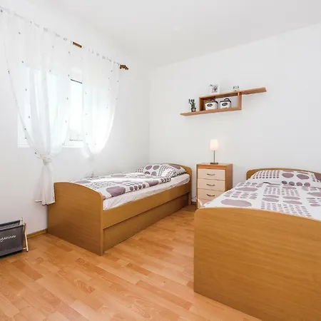 Two-bedroom Holiday In 度假居 *